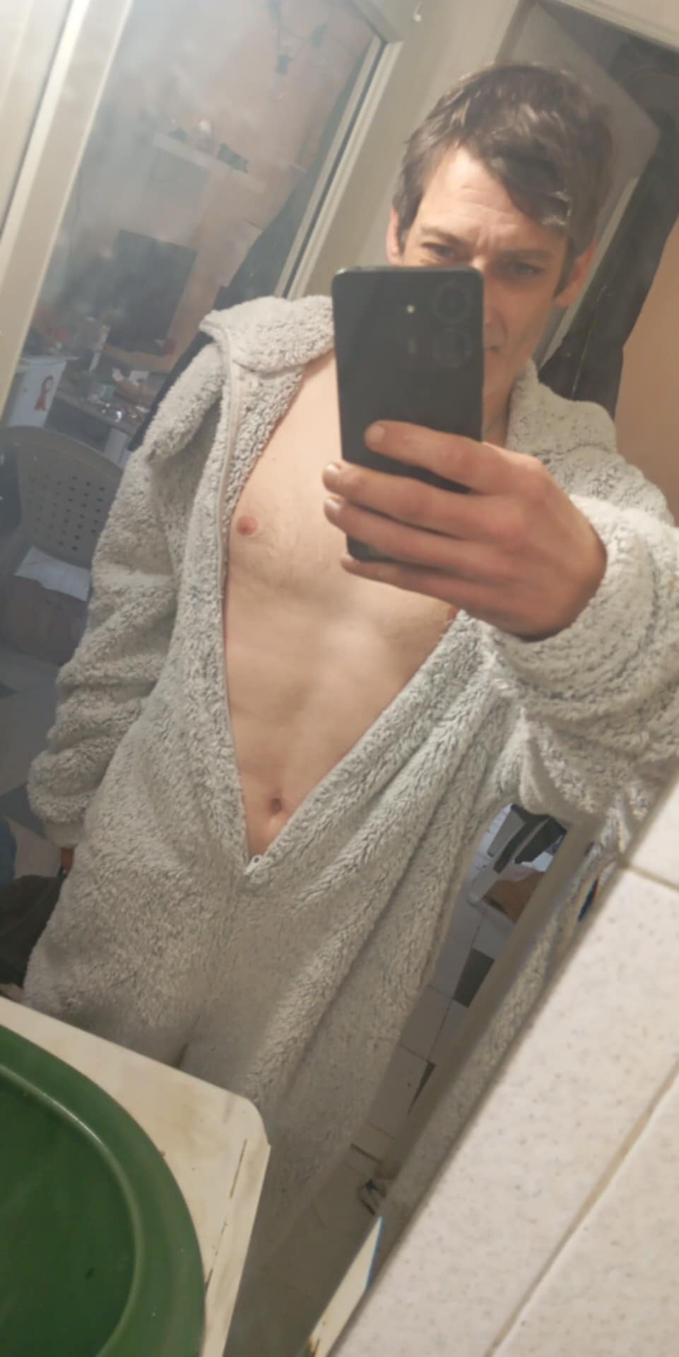 Waris - Alcanadre - La Rioja | Anuncios gays